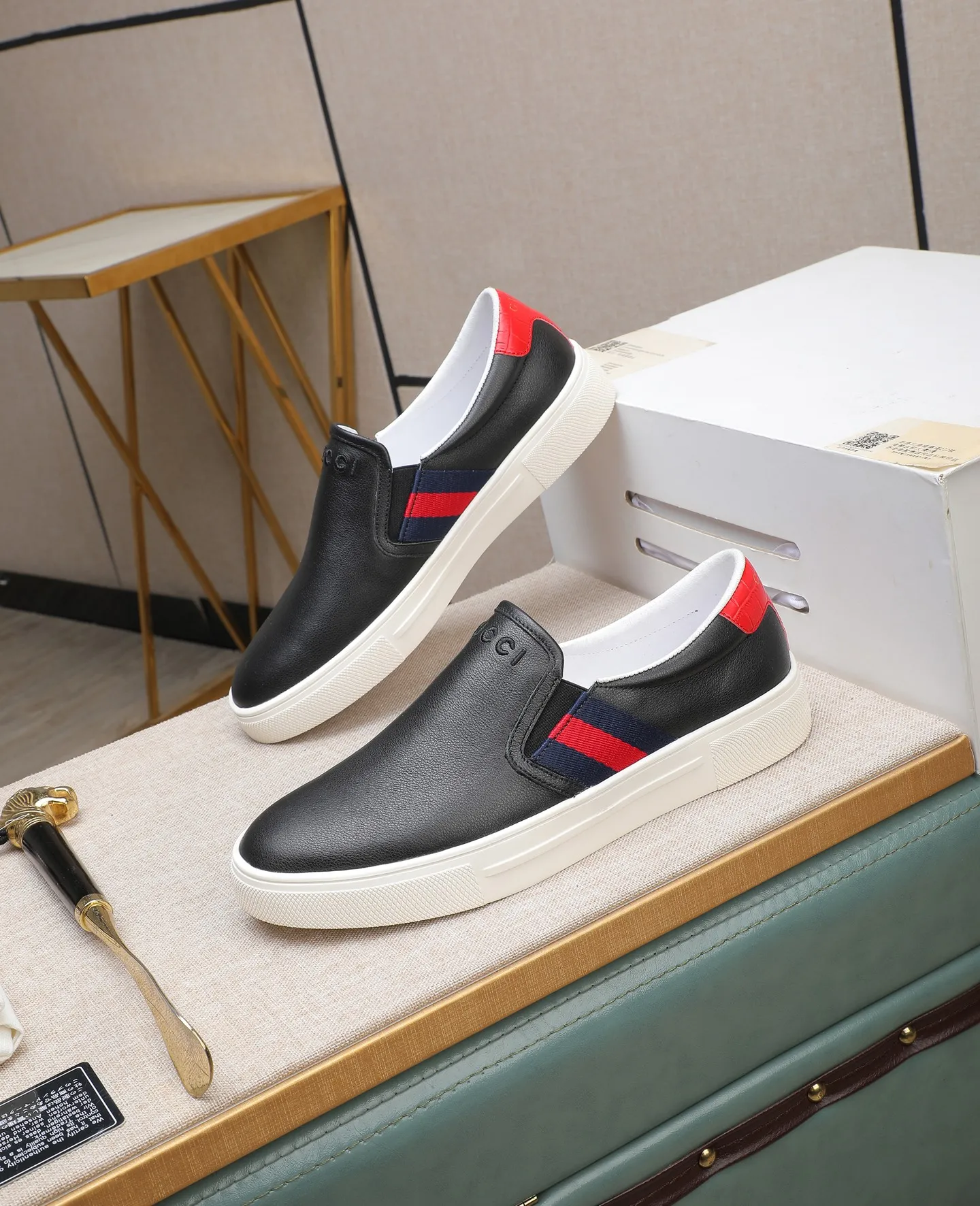 Men's shoes 💰460 GUCCI🔍🔍The latest models are on sale at the same time at the counter. Original calfskin imported from Italy, genuine leather lining, (high-end, extravagant, and classy) with exquisite workmanship. Soles: Original soles specially provided by the original factory. ⚠Exclusive double-layer movable molded soles are super comfortable⚠. Photos of the real thing🎬The real thing is even better🔍🔍"High quality·Follow the order" Code number 38-44